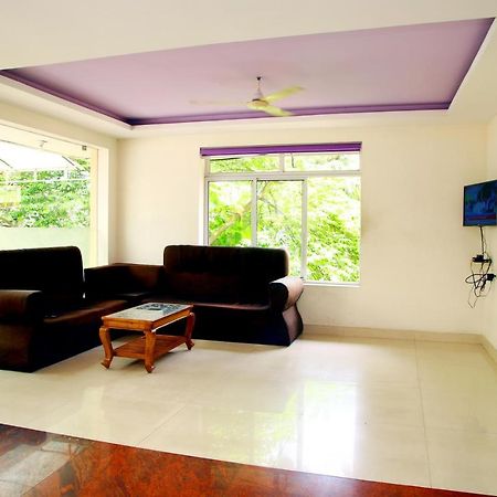V Bee Plaza Hotel Thiruvananthapuram Ngoại thất bức ảnh
