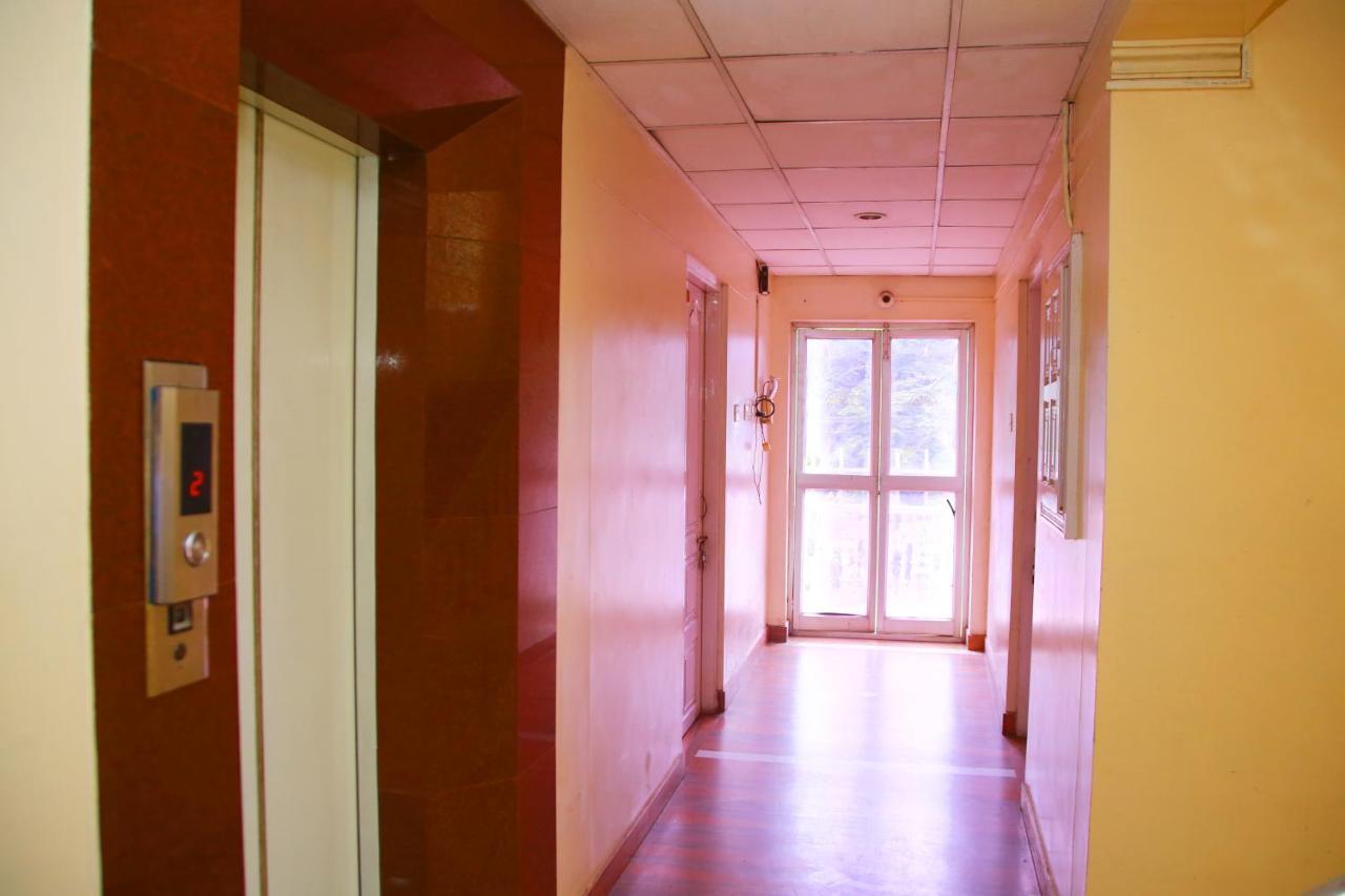 V Bee Plaza Hotel Thiruvananthapuram Ngoại thất bức ảnh