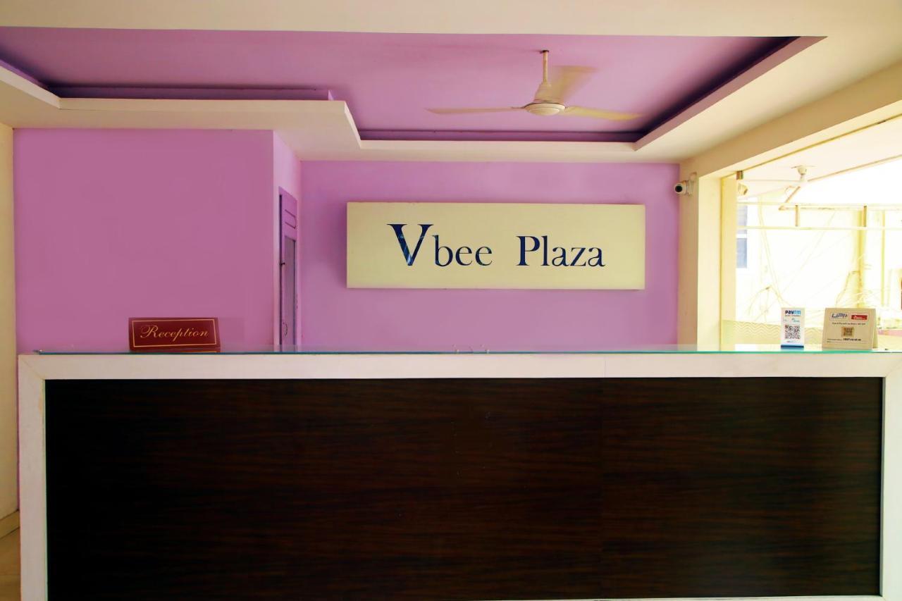 V Bee Plaza Hotel Thiruvananthapuram Ngoại thất bức ảnh